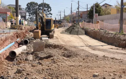 Remanejamento de rede de água no bairro Uberaba 
