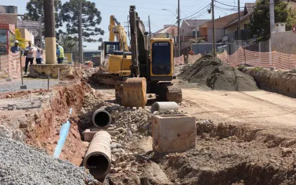 Remanejamento de rede de água no bairro Uberaba 