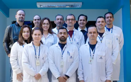 profissionais no laboratório da sanepar