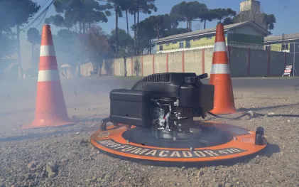 Teste de fumaça: procedimento permite a visualização na superfície sobre situações das tubulações assentadas da Sanepar (foto: Thays Poletto)