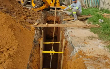 Expansão da rede coletora de esgoto vai atender mais 314 famílias da cidade