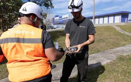 Equipes da Sanepar usam sensores para inspecionar redes de distribuição de água tratada 