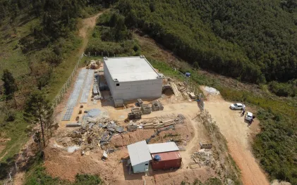 Imagem aérea da construção do novo reservatório de Itaperuçu