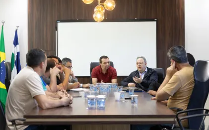 Reunião entre representantes da Sanepar, prefeito e vereadores