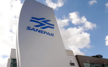 Temporal causa queda de energia e prejudica o abastecimento