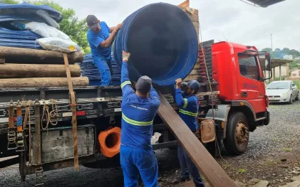 Entrega de caixa d'água do programa social