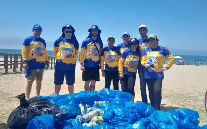 Voluntários da Sanepar retiram lixo de praias 