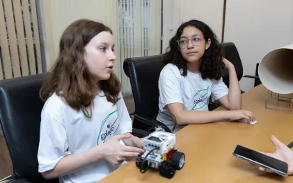 Estudantes fazem robô que caça-vazamentos