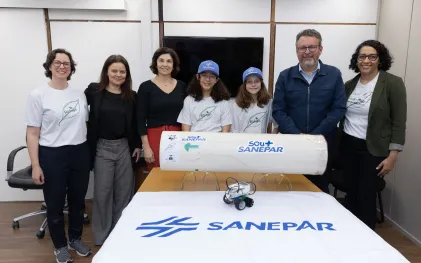 Trabalho das estudantes é apresentado para a Sanepar