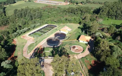 Implantação e ampliação dos sistemas de coleta e tratamento de esgoto fazem parte das ações nos municípios atendidos pela Sanepar e contemplados no programa Rota do Progresso (ETE Vera Cruz do Oeste / Sanepar)