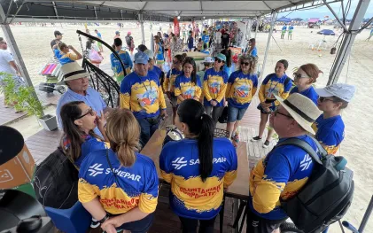 Voluntários da Sanepar no projeto Verão Maior