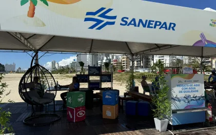 Estande do projeto Estação Sanepar de educação ambiental no Litoral