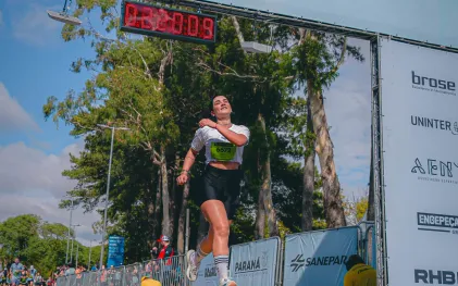 atletas profissionais e amadores participaram de corridas da Sanepar pelo Paraná