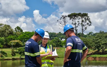 Técnicos da Iguaçu Saneamento vistoriam imóveis