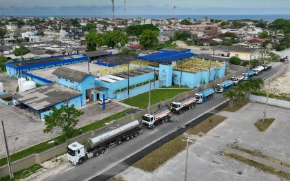 Caminhões-pipa no Litoral