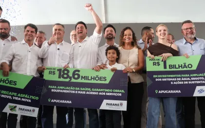 evento com governador e outras autoridades em apucarana