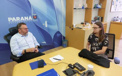 Wilson Bley, diretor-presidente da Sanepar, e Luana Siewert Pretto, presidente do Instituto Trata Brasil