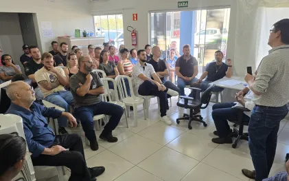 autoridades em reunião 