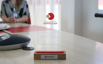 Imagem do troféu recebido pela Sanepar da Uopeccan