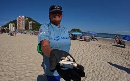 gincana de coleta de bitucas de cigarro nas praias do Paraná