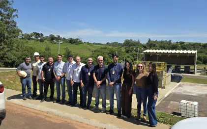 autoridades de Cianorte e gerentes e técnicos da Sanepar visitando obra