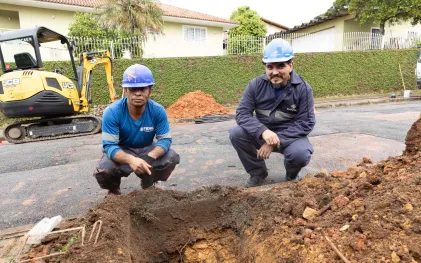 Sanepar evita abrir buracos nas ruas em consertos com uso do “tatuzinho”