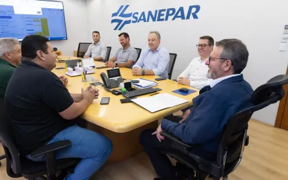 Reunião que formalizou o novo convênio entre Sanepar e Prefeitura da Lapa para ampliar o abastecimento de água em comunidades rurais.