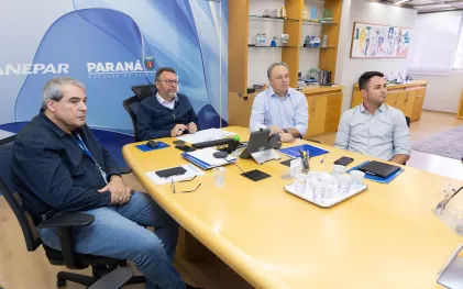 Reunião entre a presidência da Sanepar e prefeito de São João do Ivaí