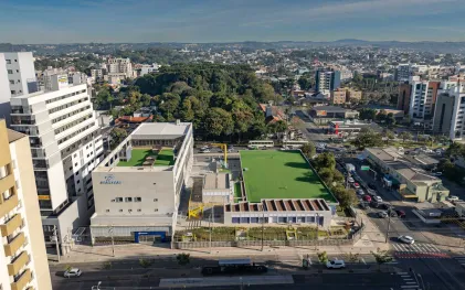 Vista aérea da nova base operacional e reservatório do Bacacheri.