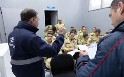 Sanepar contribui na formação de cadetes do Corpo de Bombeiros.