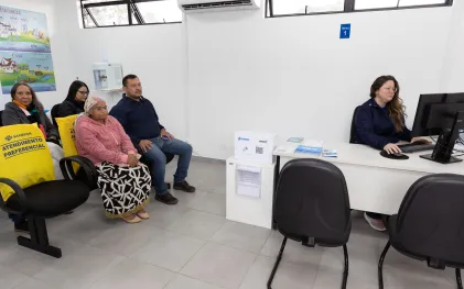 Clientes na Central de Relacionamento de São José dos Pinhais
