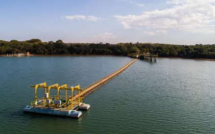 Mostra capatção flutuante no Lago de Itaipu