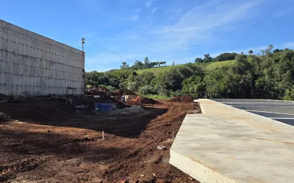 estruturas de concreto em obra de estação de esgoto