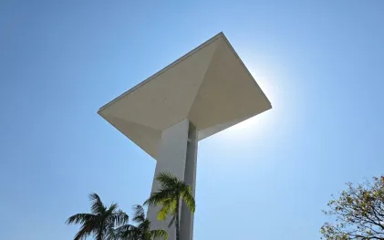 estrutura de alvenaria elevada que faz reservação de água e é cartão postal de rolandia