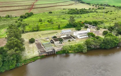 vista aérea da estrutura de captação no rio tibagi