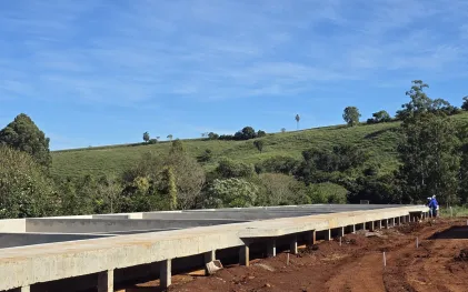 estrutura de concreto em estação de tratamento em construção