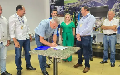 Assinatura obra esgoto faxinal