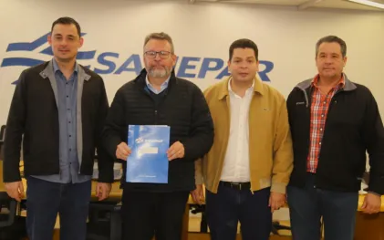 Assinatura de investimento em esgotamento sanitário em Quedas do Iguaçu.