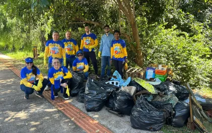 Equipe de voluntário em limpeza dos rio no Paraná
