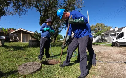 Equipe da Sanepar realiza vistoria de redes de esgoto no Litoral 