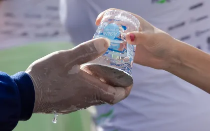 Sanepar garante hidratação de 20 mil atletas na Maratona na Ponte de Guaratuba
