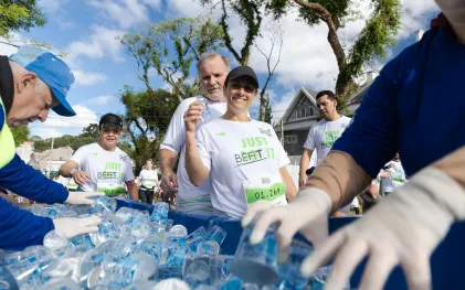 Sanepar garante hidratação de 20 mil atletas na Maratona na Ponte de Guaratuba