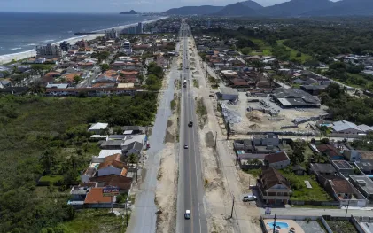 Sanepar reposiciona tubulações de água na obra de duplicação da PR-412