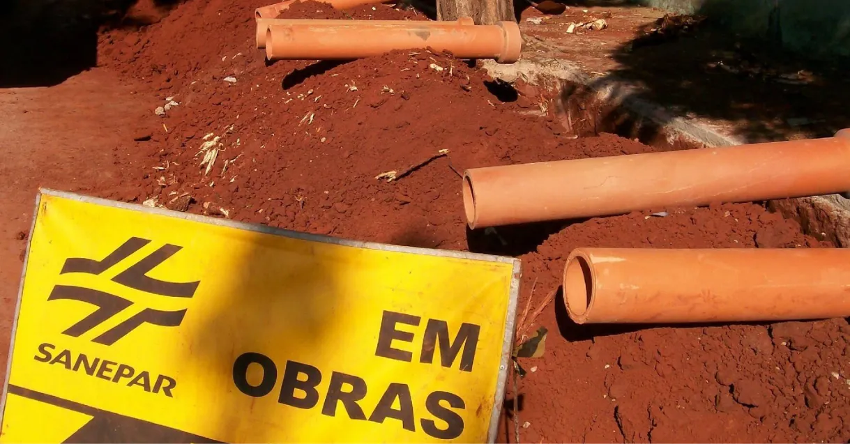 Obras de saneamento em andamento para atender a população.
